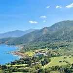 Punta Paliagi 公寓式酒店 4*