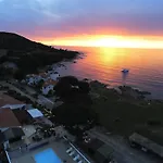 Punta Paliagi 公寓式酒店 4*